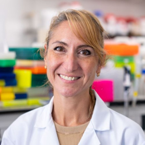 portrait photograph of Professor Amanda Sferruzzi-Perri wearing a white lab coat