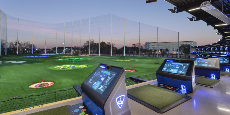 Golf green with screens