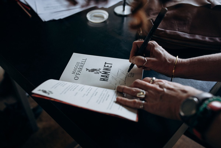Maggie O'Farrell signing a copy of Hamnet.