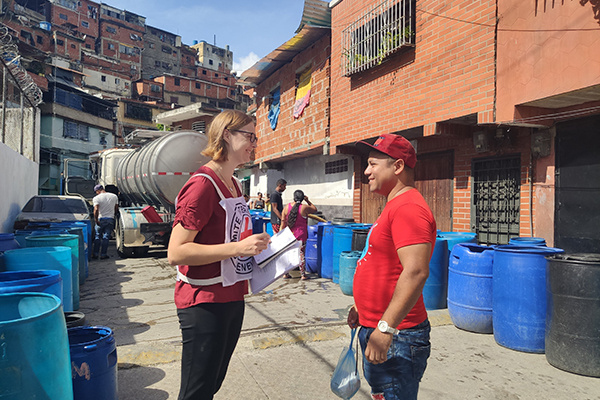 Emma Houiellebecq in a Venezuelan street talking to a man 